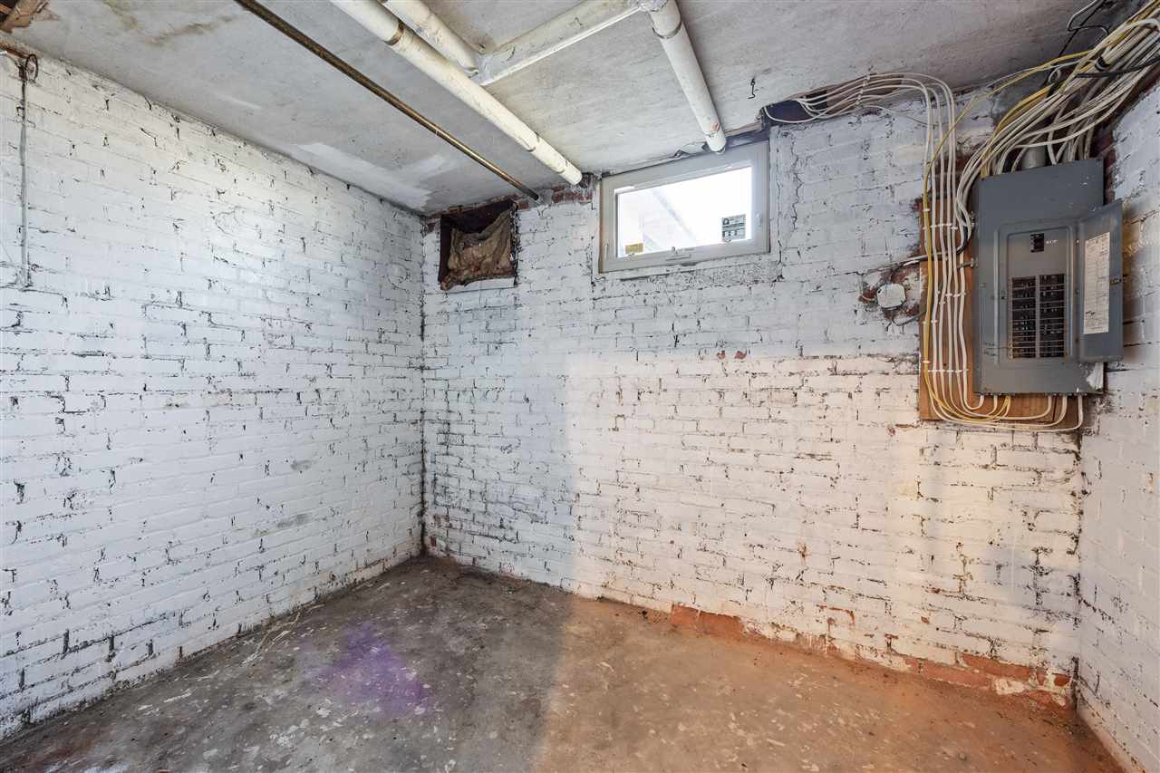 304 5th Street Victor IA 52347