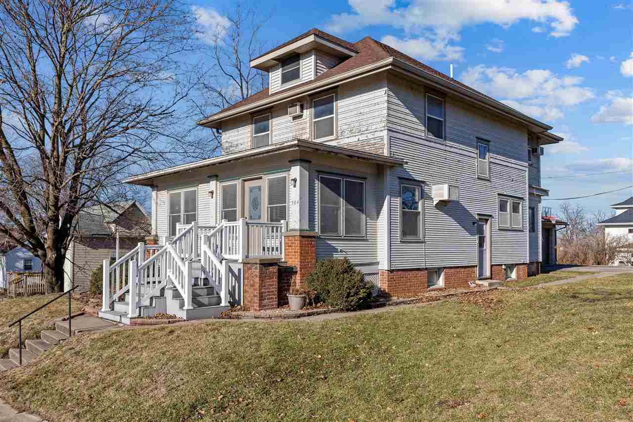 304 5th Street Victor IA 52347