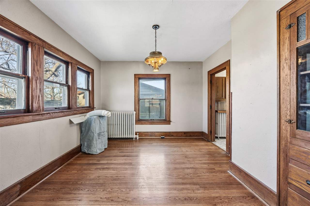 304 5th Street Victor IA 52347