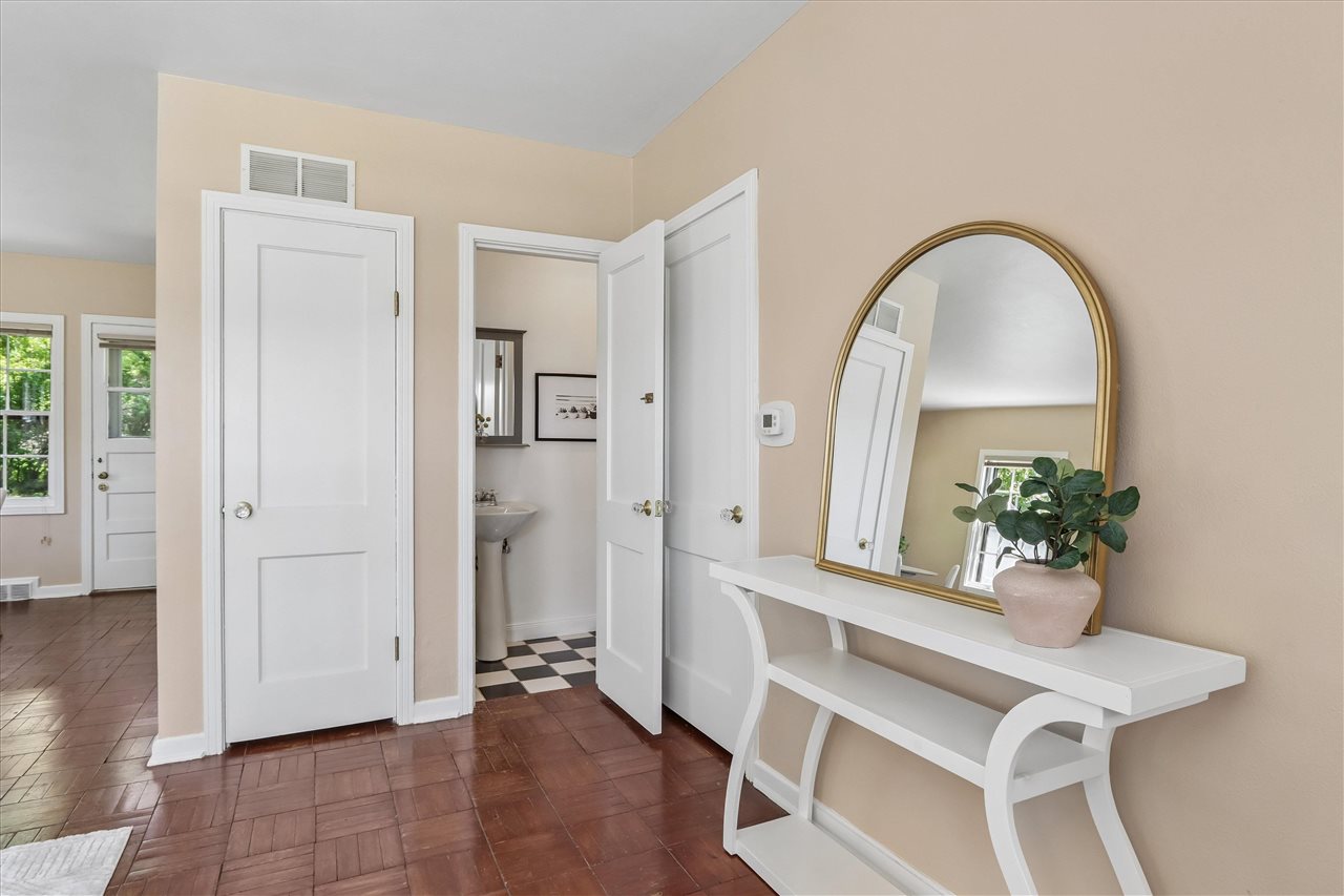 918 Ginter Avenue Iowa City IA 52240