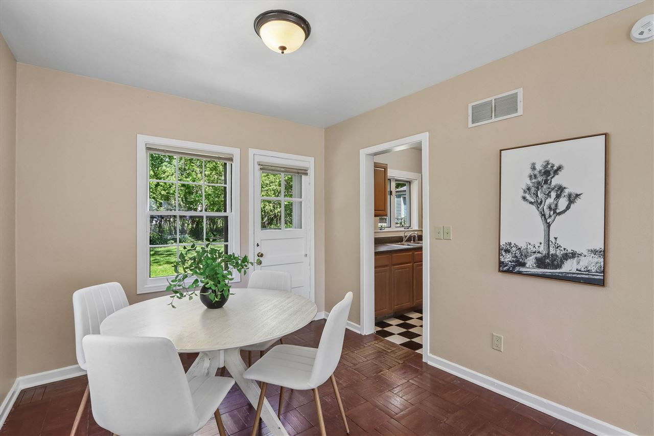 918 Ginter Avenue Iowa City IA 52240