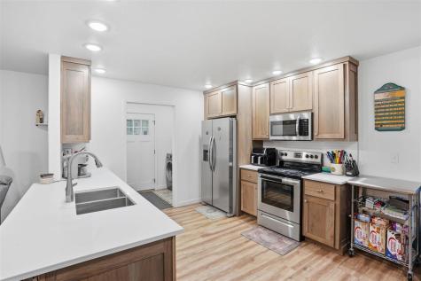 502 S 15th Avenue Washington IA 52353