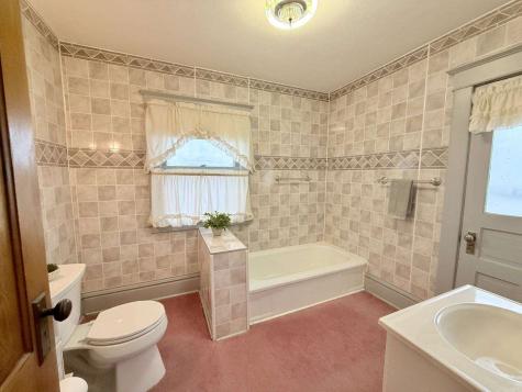 100 E Welsh Street Williamsburg IA 52361