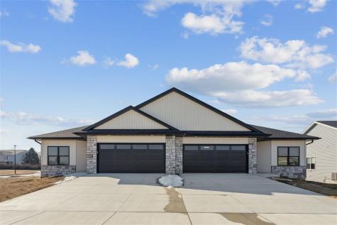 4 Lazy Brook Drive West Branch IA 52358