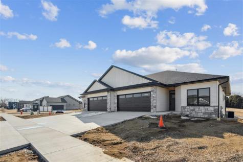4 Lazy Brook Drive West Branch IA 52358