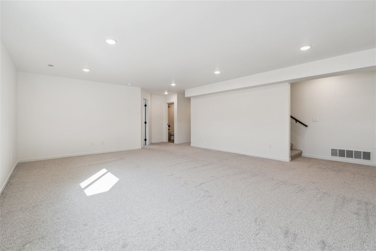 4 Lazy Brook Drive West Branch IA 52358