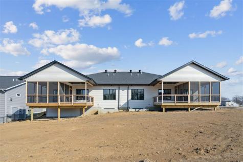 4 Lazy Brook Drive West Branch IA 52358
