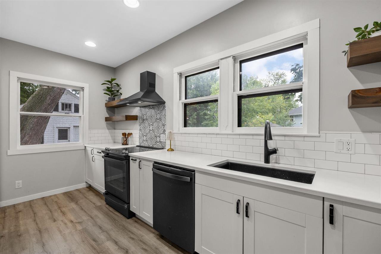 2229 Meadowbrook Drive SE Cedar Rapids IA 52403