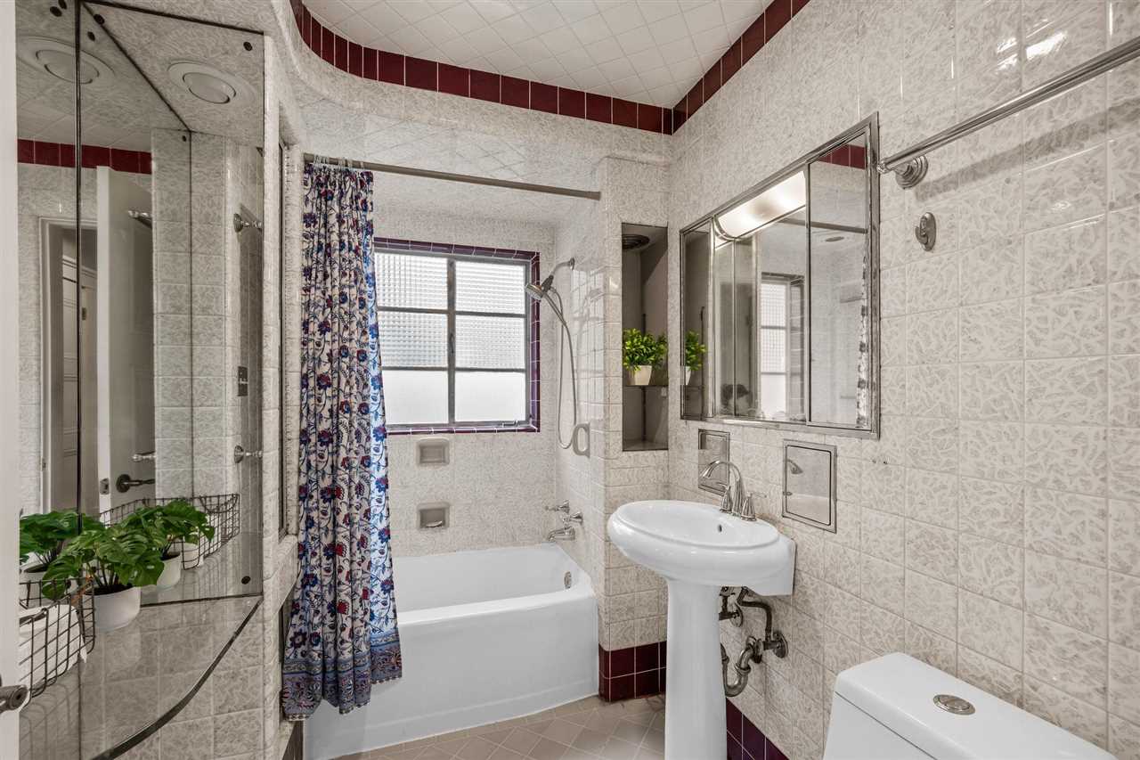 2229 Meadowbrook Drive SE Cedar Rapids IA 52403
