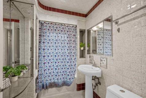 2229 Meadowbrook Drive SE Cedar Rapids IA 52403