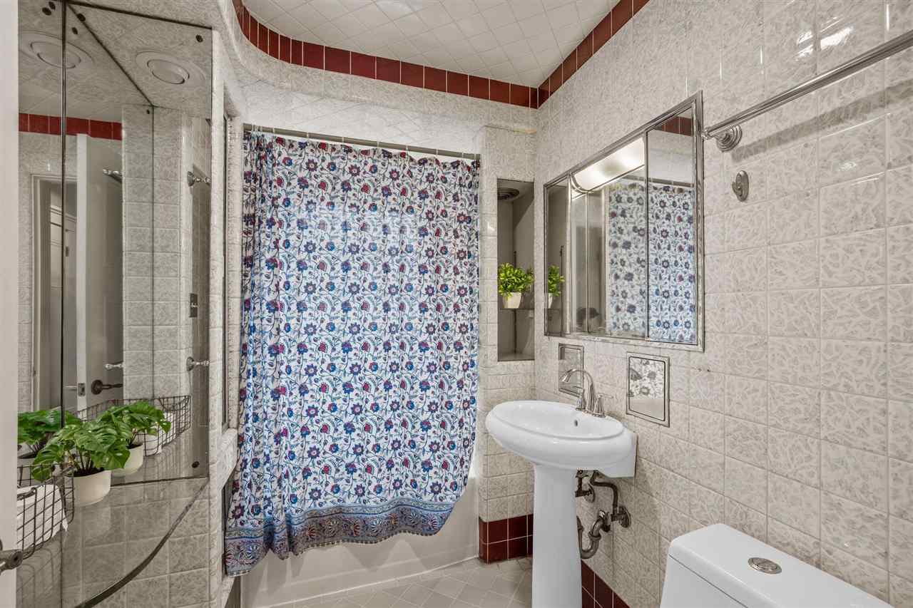 2229 Meadowbrook Drive SE Cedar Rapids IA 52403