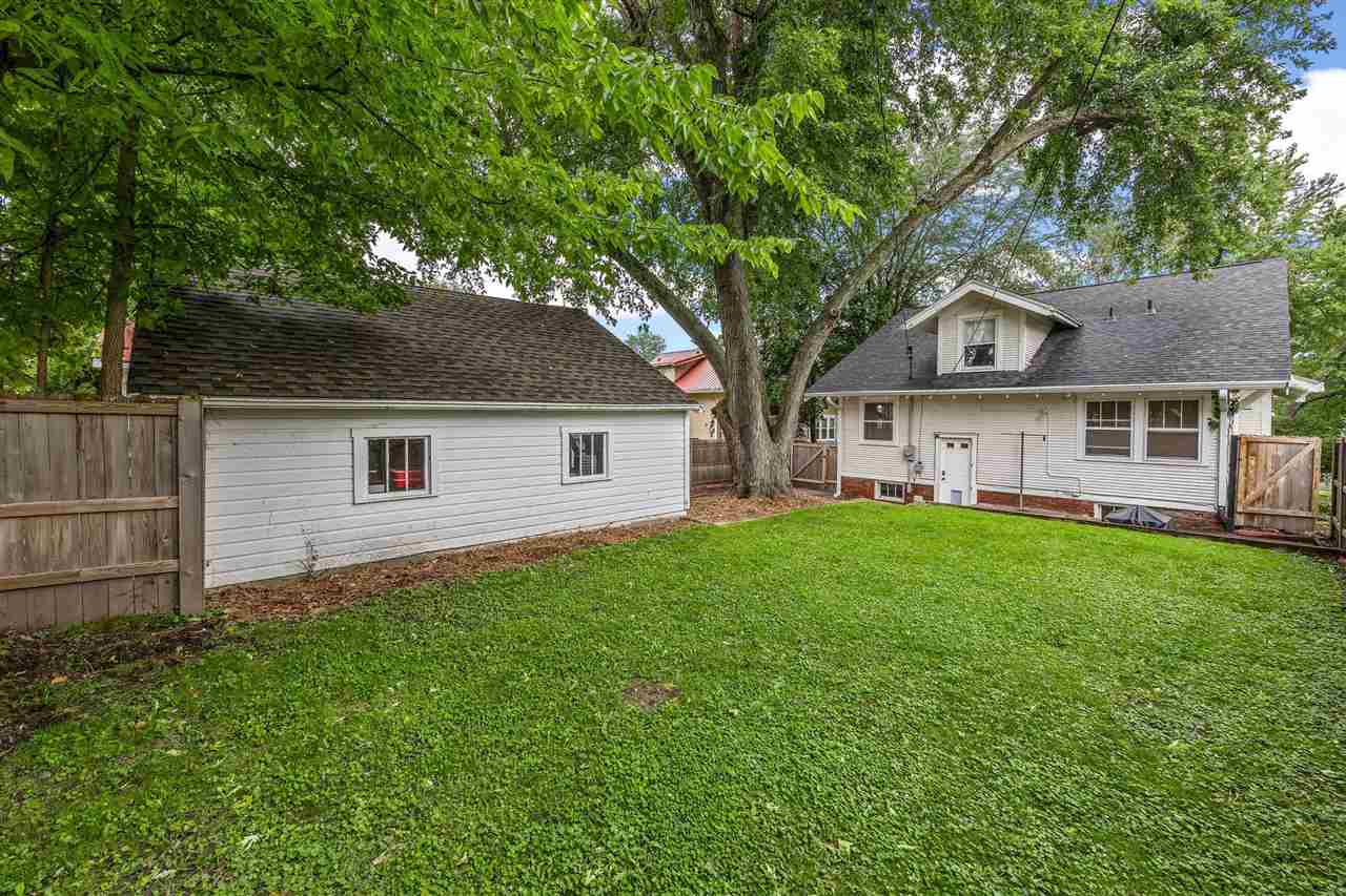 2229 Meadowbrook Drive SE Cedar Rapids IA 52403