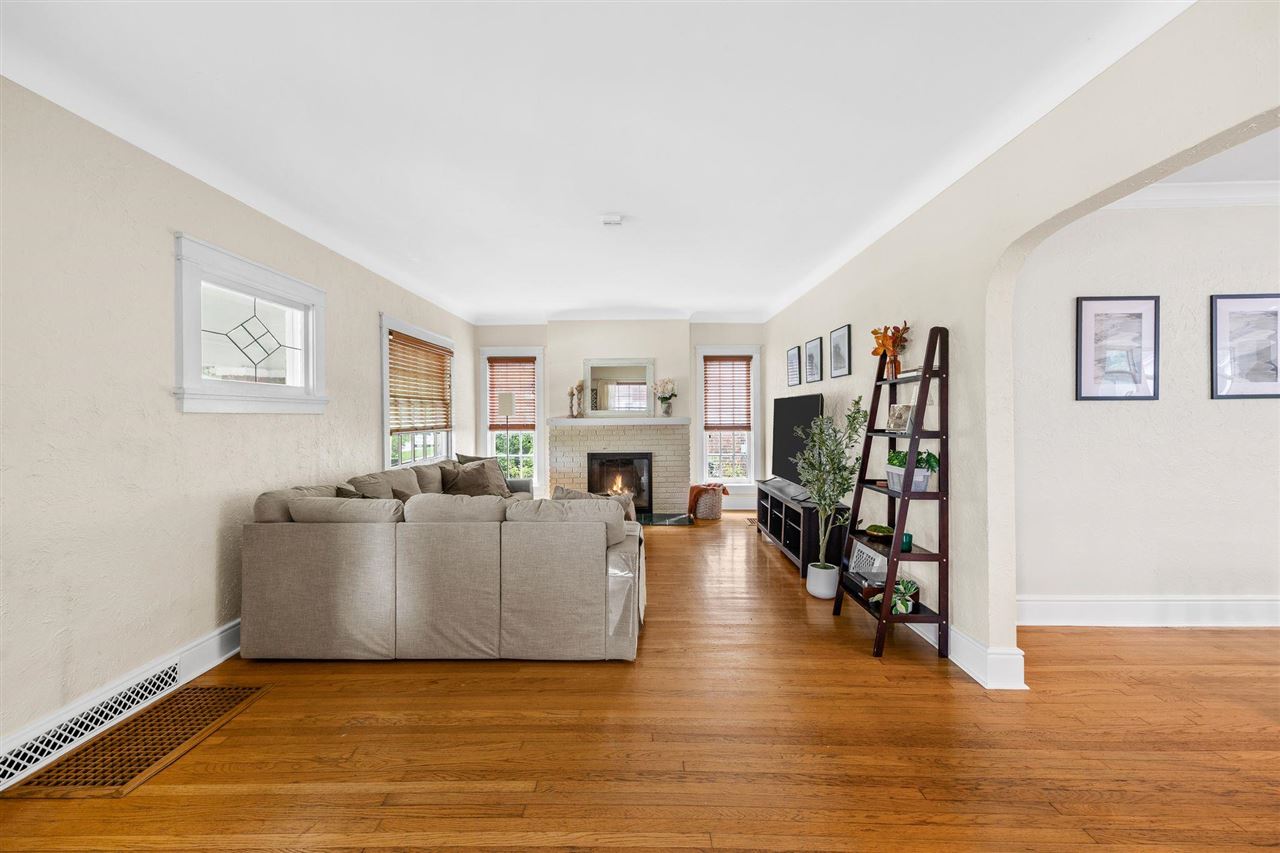 2229 Meadowbrook Drive SE Cedar Rapids IA 52403