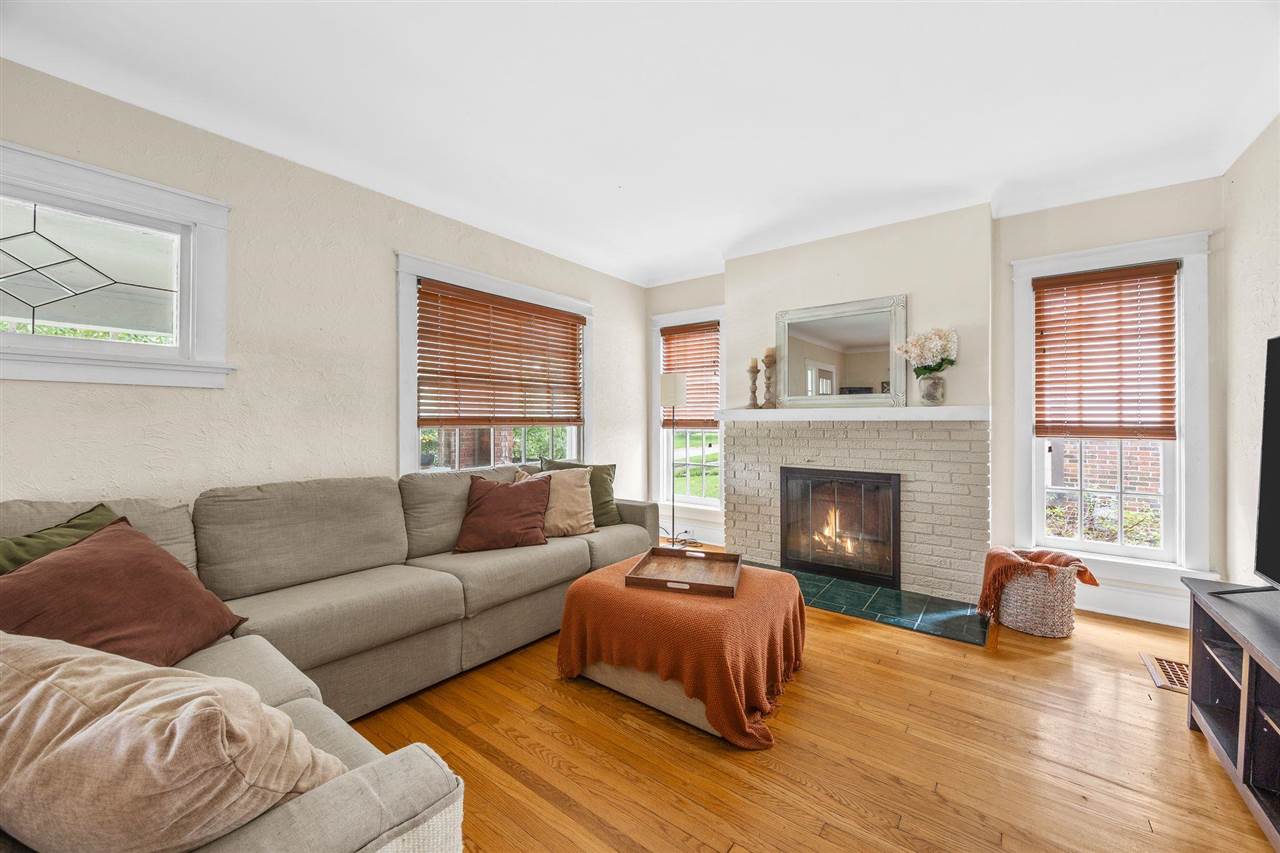 2229 Meadowbrook Drive SE Cedar Rapids IA 52403