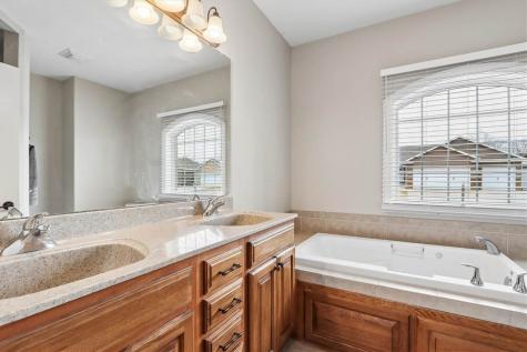 5415 Triple Crown Marion IA 52302