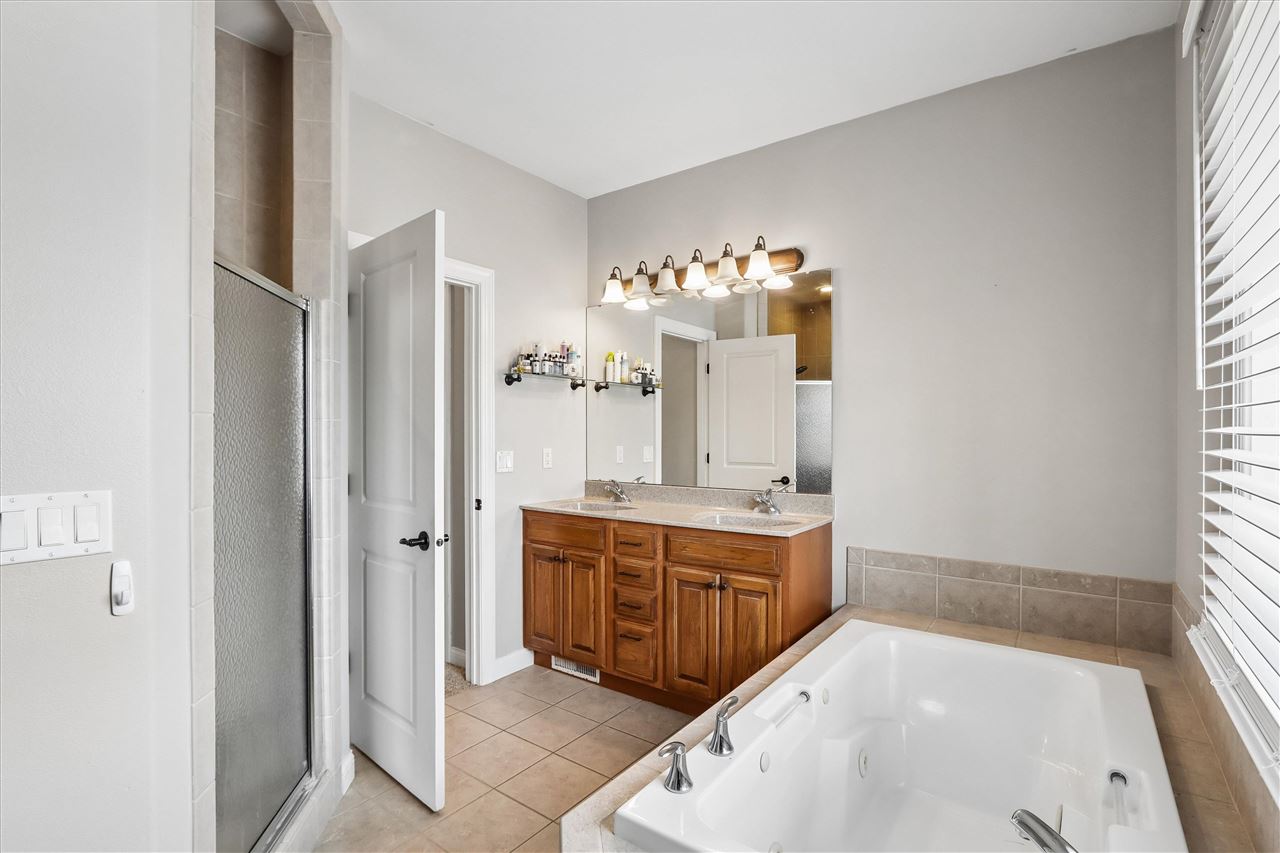 5415 Triple Crown Marion IA 52302