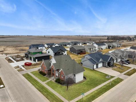 5415 Triple Crown Marion IA 52302
