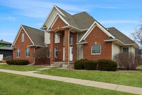 5415 Triple Crown Marion IA 52302