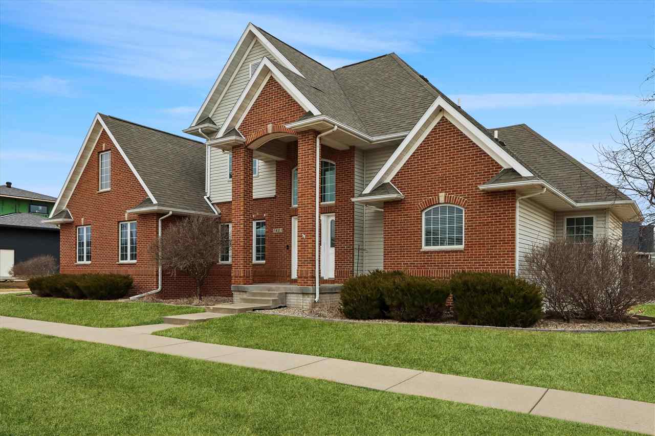 5415 Triple Crown Marion IA 52302