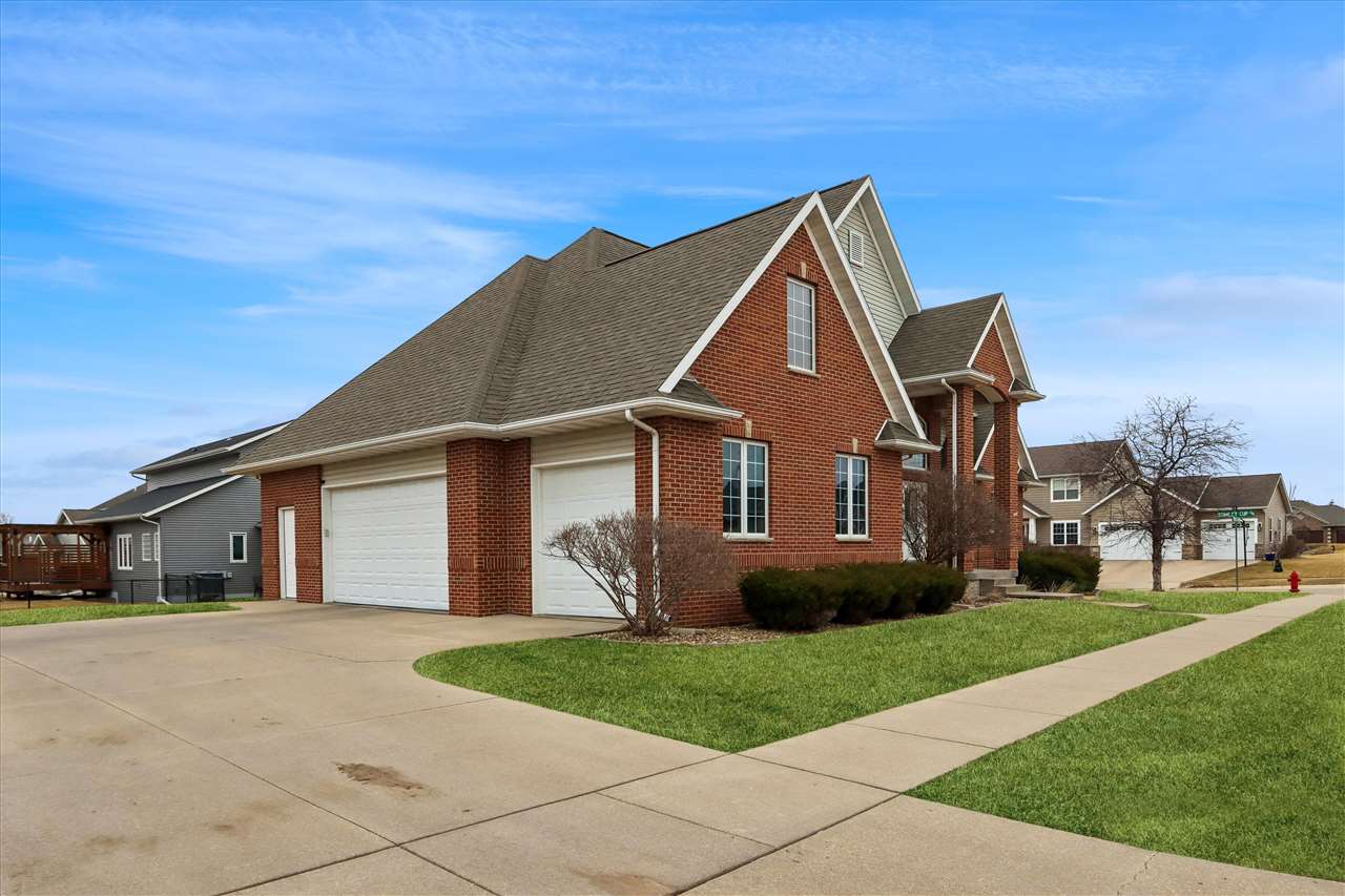 5415 Triple Crown Marion IA 52302