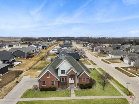 5415 Triple Crown Marion IA 52302