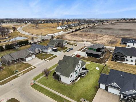 5415 Triple Crown Marion IA 52302