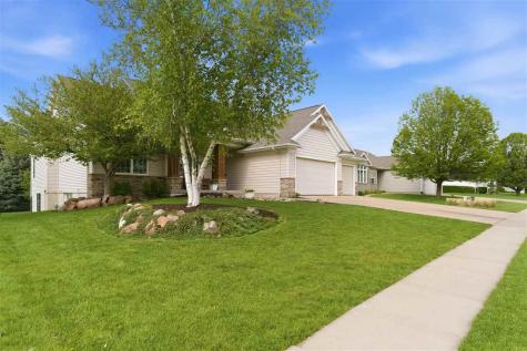 2360 Grey Wolf Hiawatha IA 52233