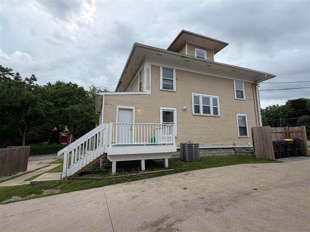 946 Iowa Avenue Iowa City IA 52245-9999