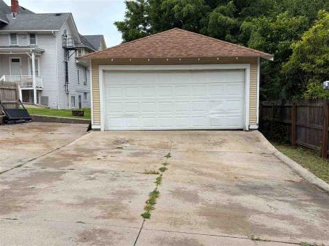 946 Iowa Avenue Iowa City IA 52245-9999