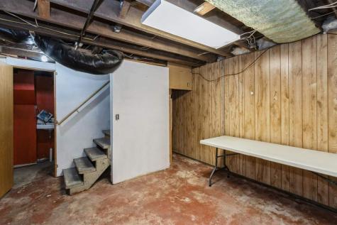 916 Roosevelt Street Iowa City IA 52240