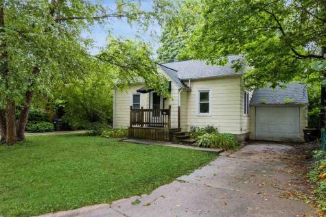 916 Roosevelt Street Iowa City IA 52240