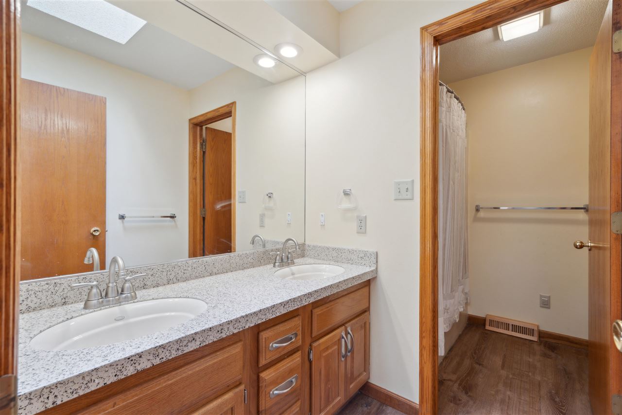 8440 Federalist Road Marion IA 52302