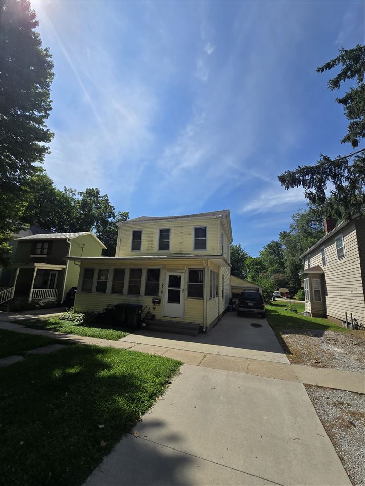 715 E Davenport Street Iowa City IA 52245