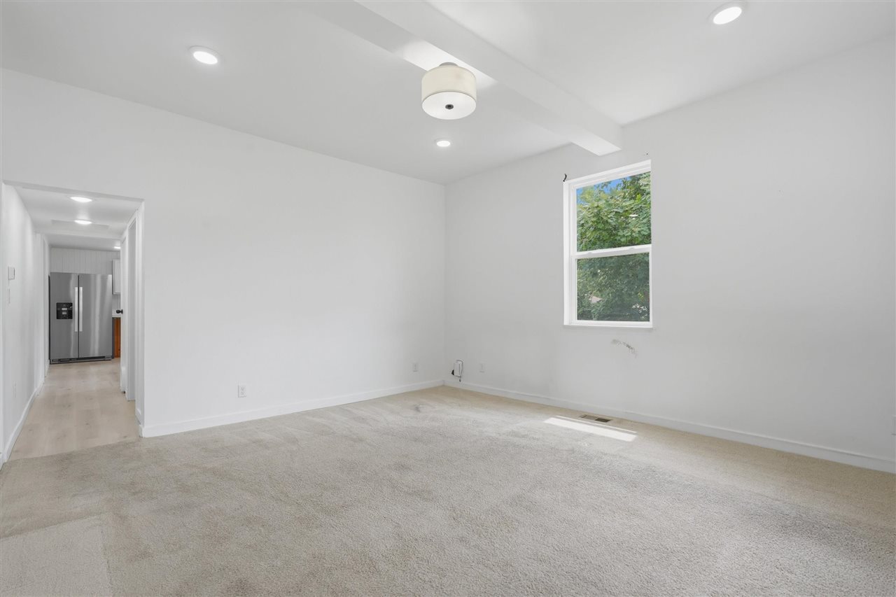 518 S 8th Avenue Washington IA 52353