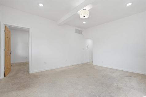 518 S 8th Avenue Washington IA 52353