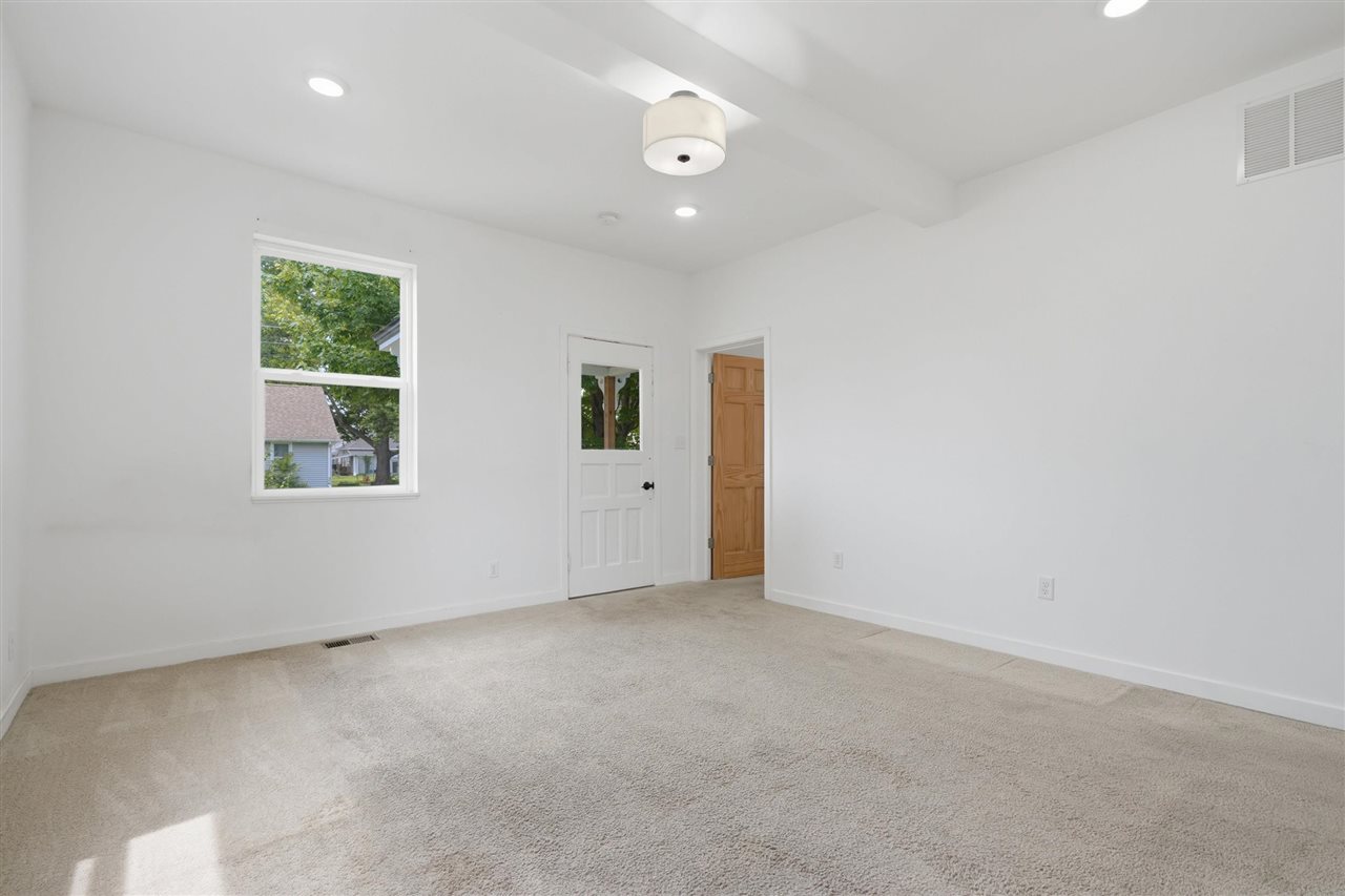 518 S 8th Avenue Washington IA 52353