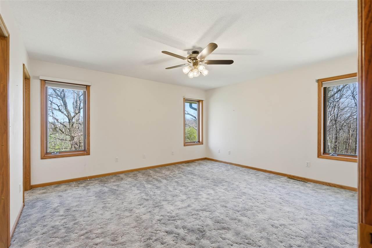 2488 Sugar Bottom Road NE Solon IA 52333