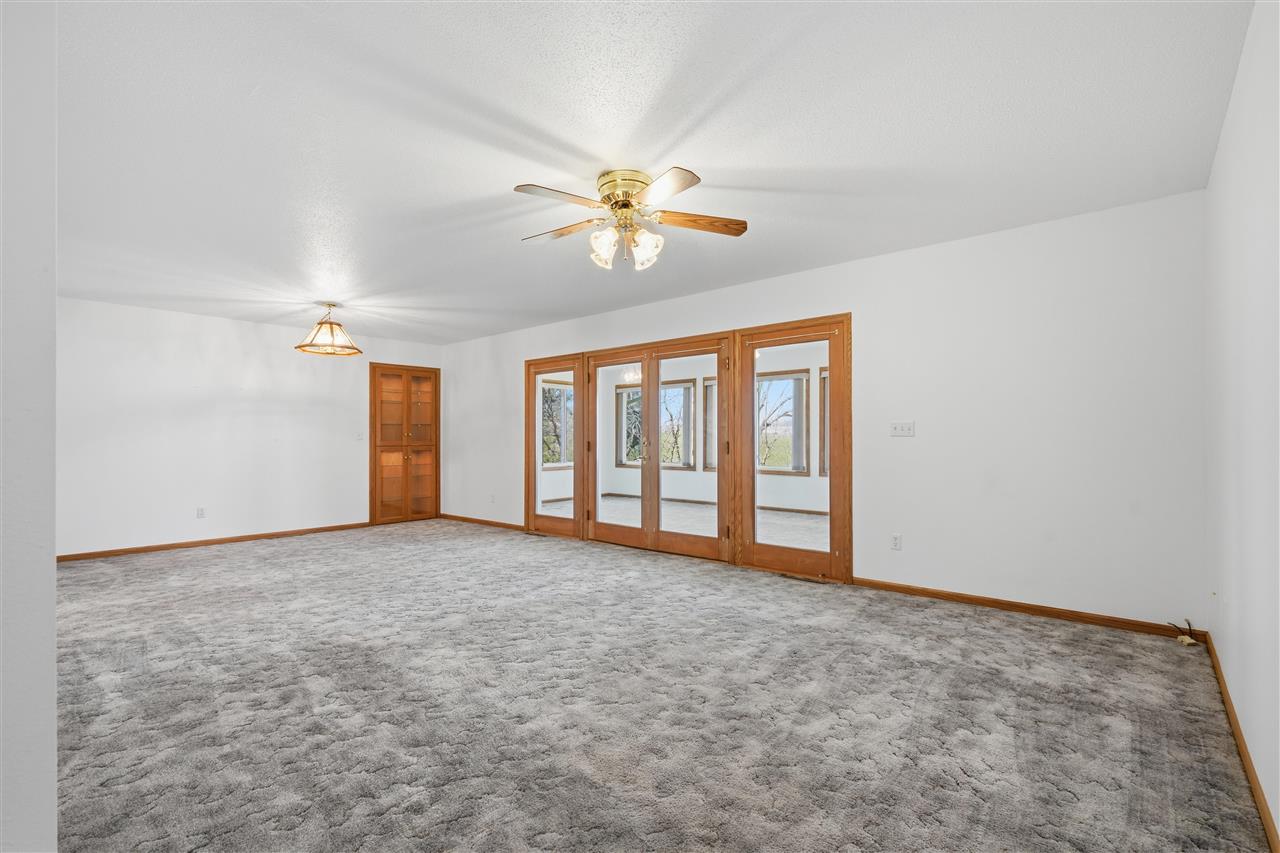 2488 Sugar Bottom Road NE Solon IA 52333