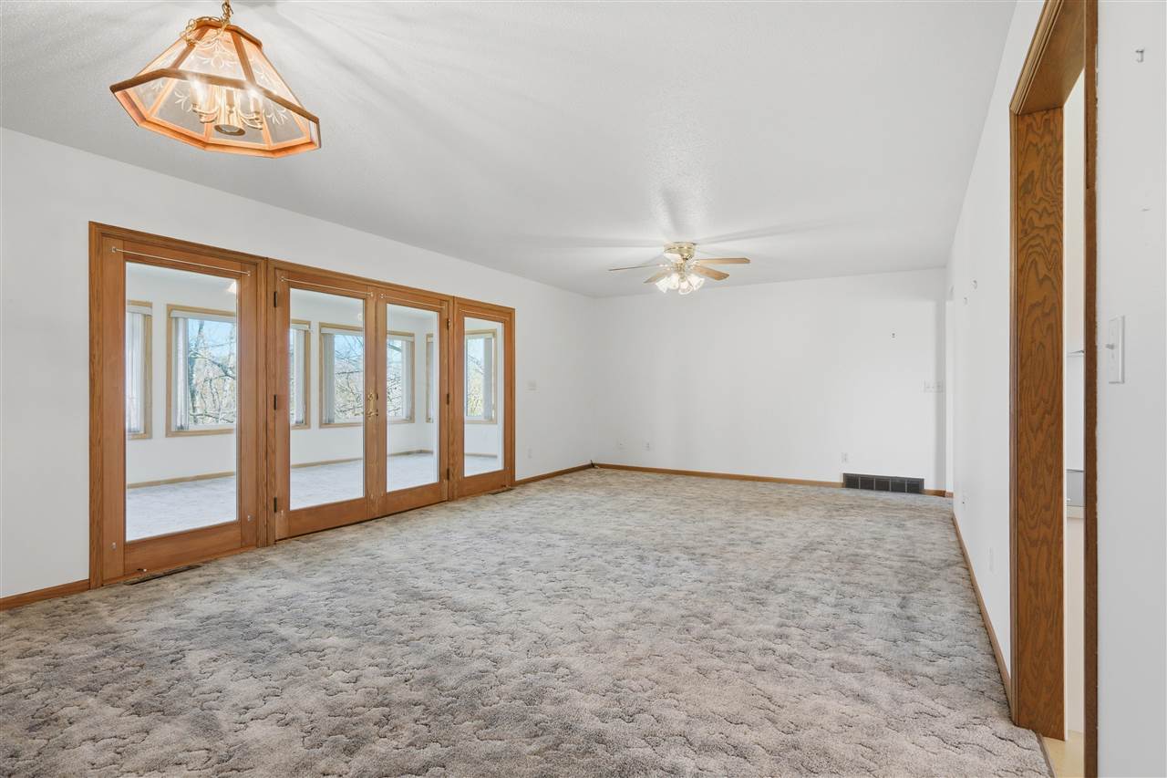 2488 Sugar Bottom Road NE Solon IA 52333