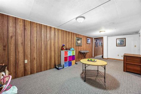 148 Delhi Road Manchester IA 52057