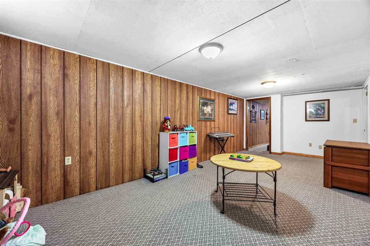 148 Delhi Road Manchester IA 52057