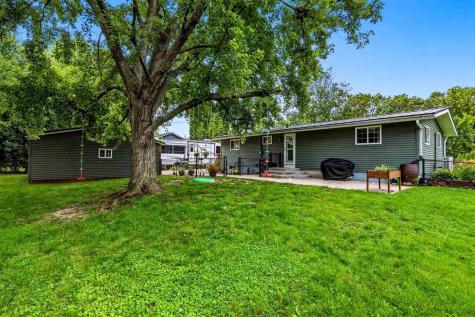 148 Delhi Road Manchester IA 52057