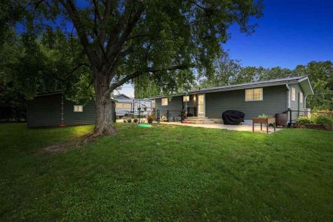 148 Delhi Road Manchester IA 52057