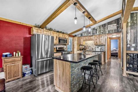 148 Delhi Road Manchester IA 52057