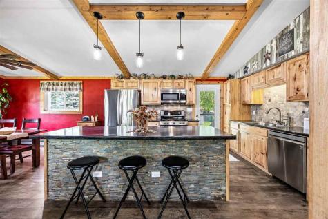 148 Delhi Road Manchester IA 52057