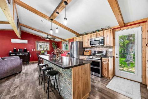 148 Delhi Road Manchester IA 52057