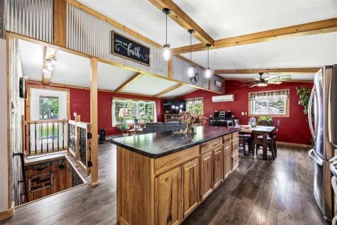 148 Delhi Road Manchester IA 52057