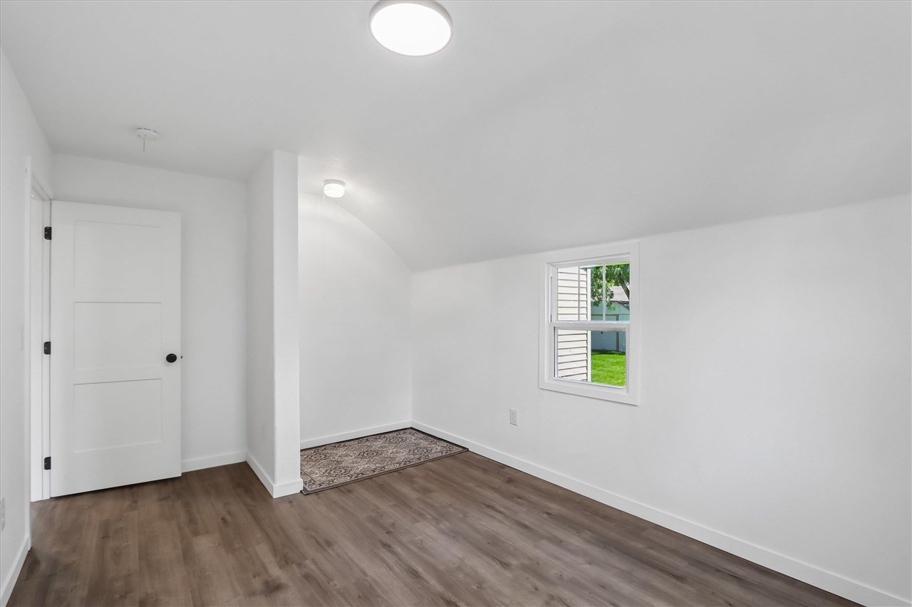 404 Grand Avenue Nichols IA 52766
