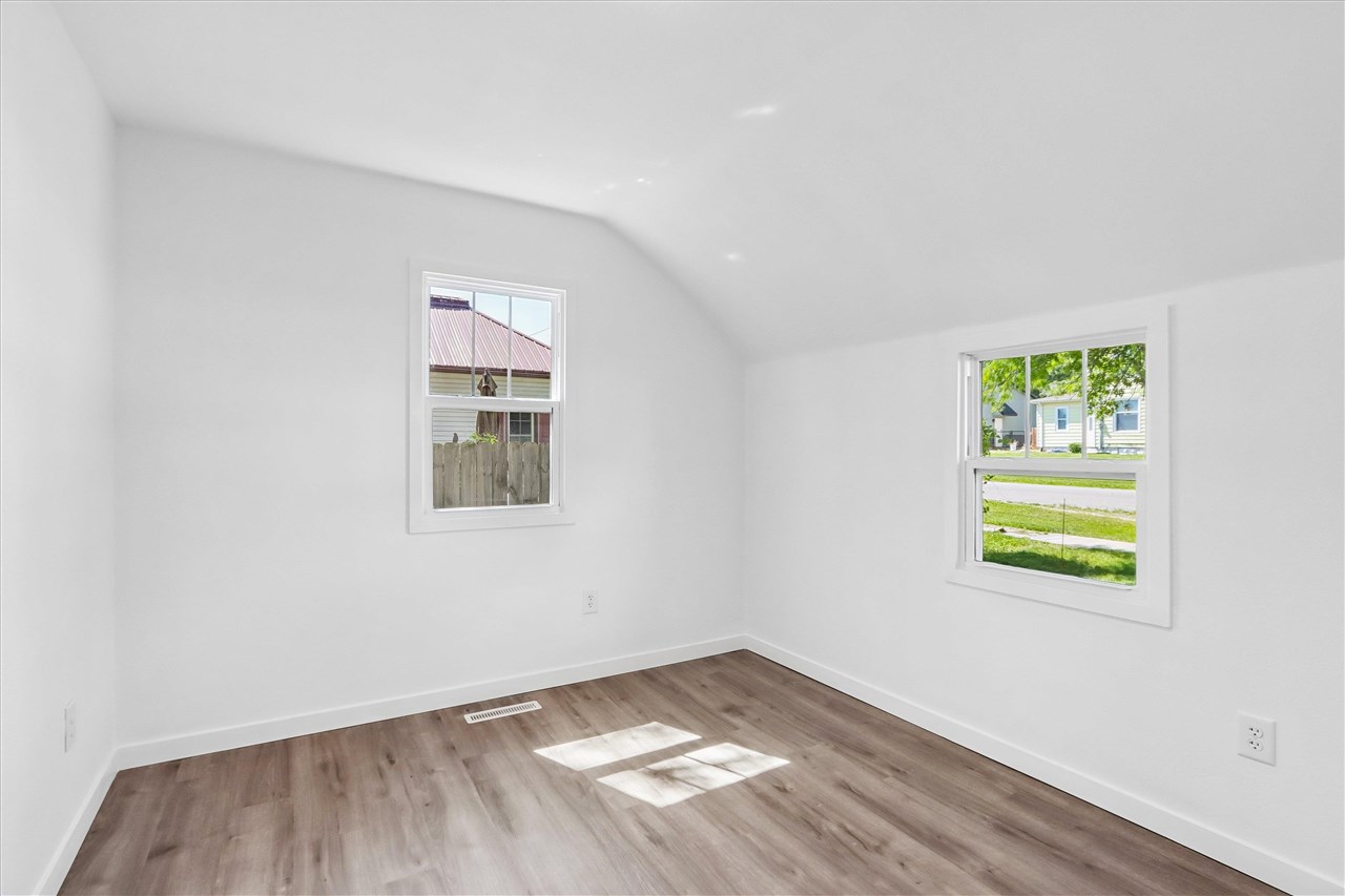 404 Grand Avenue Nichols IA 52766