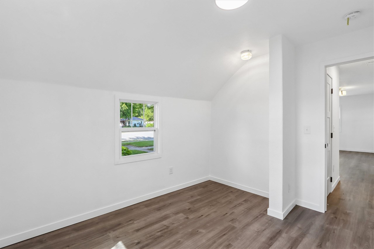 404 Grand Avenue Nichols IA 52766